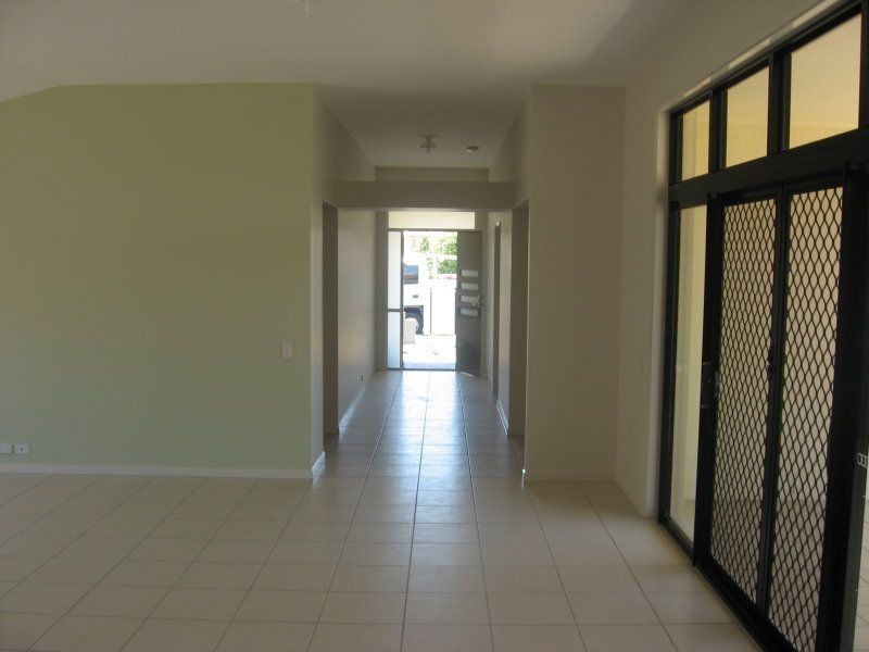 25 Treetop Place, Manly QLD 4179