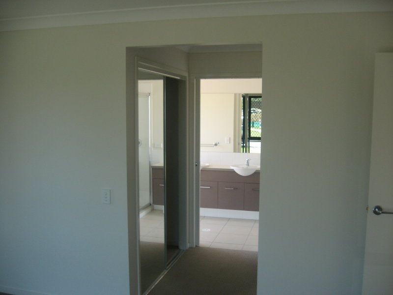 25 Treetop Place, Manly QLD 4179