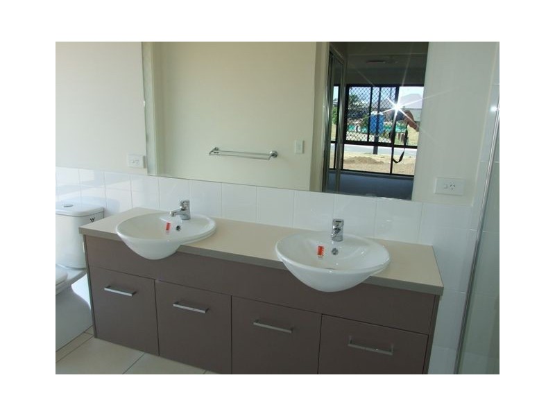 25 Treetop Place, Manly QLD 4179