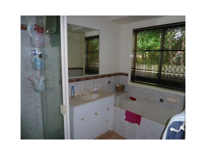 12 Gleneagles Crt, Redland Bay QLD 4165