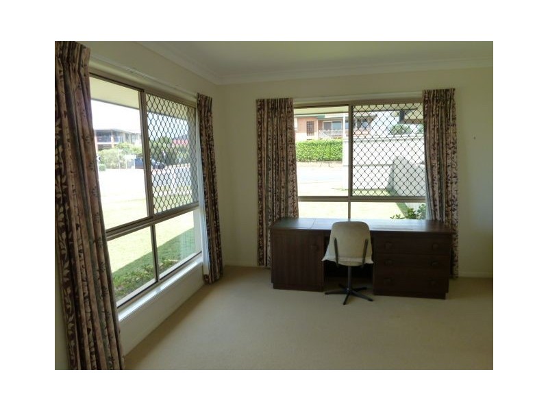 2 Keirnan Street, Redland Bay QLD 4165