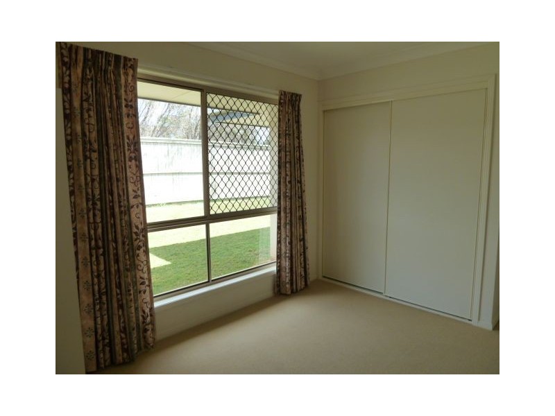 2 Keirnan Street, Redland Bay QLD 4165