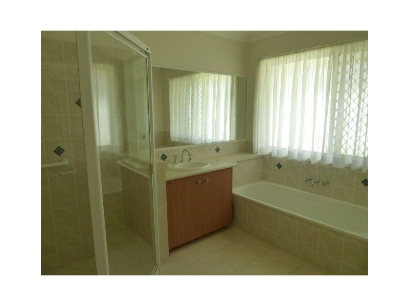 2 Keirnan Street, Redland Bay QLD 4165