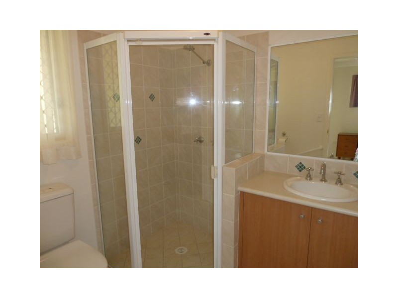 2 Keirnan Street, Redland Bay QLD 4165