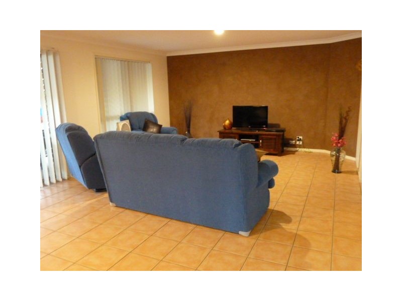 4 Portland Pde, Redland Bay QLD 4165