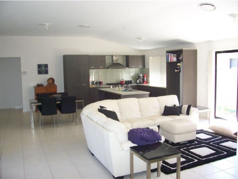 25 Treetop Place, Manly West QLD 4179