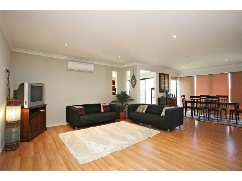 14 Syracuse St, Redland Bay QLD 4165