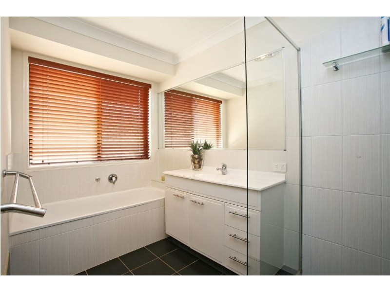 14 Syracuse St, Redland Bay QLD 4165