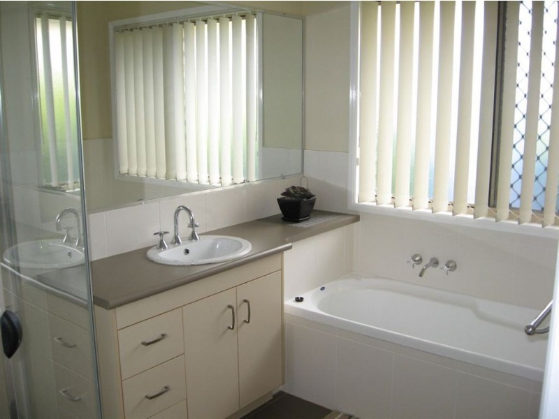 37 Parklink Drive, Redland Bay QLD 4165