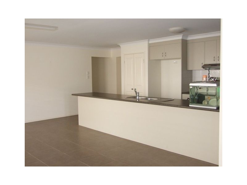 39 Spinnaker Circuit, Redland Bay QLD 4165