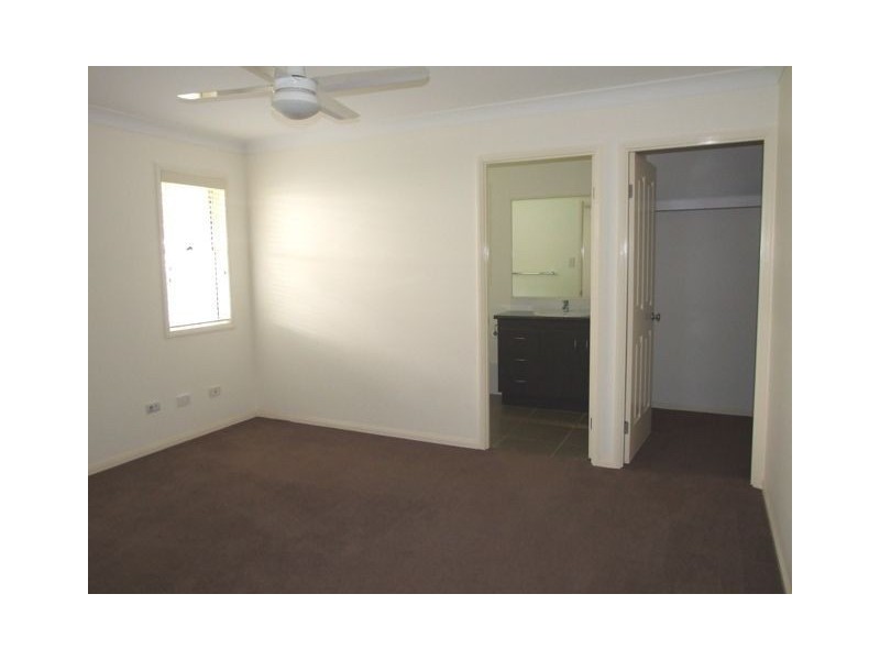 39 Spinnaker Circuit, Redland Bay QLD 4165