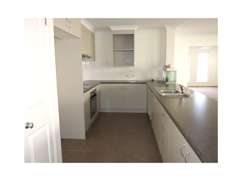 39 Spinnaker Circuit, Redland Bay QLD 4165