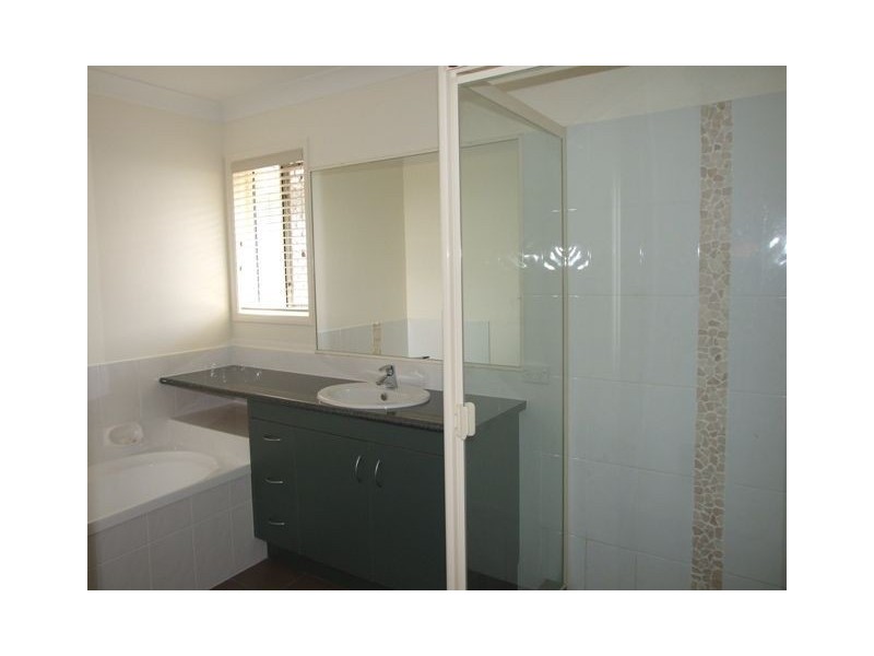 39 Spinnaker Cct, Redland Bay QLD 4165