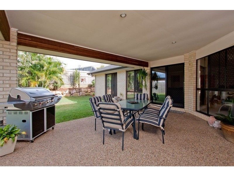 16 Portland Pde, Redland Bay QLD 4165