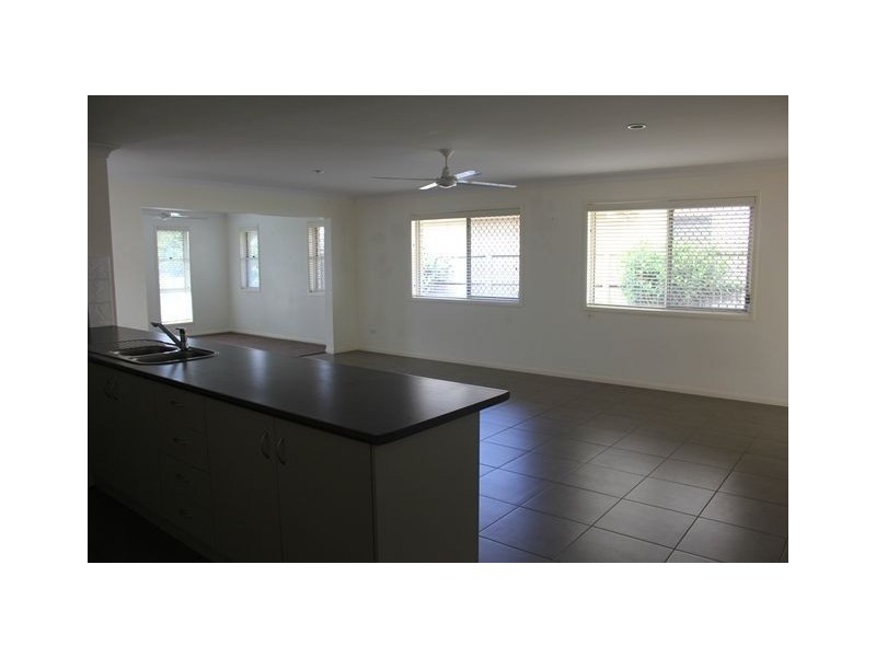 39 Spinnaker Circuit, Redland Bay QLD 4165