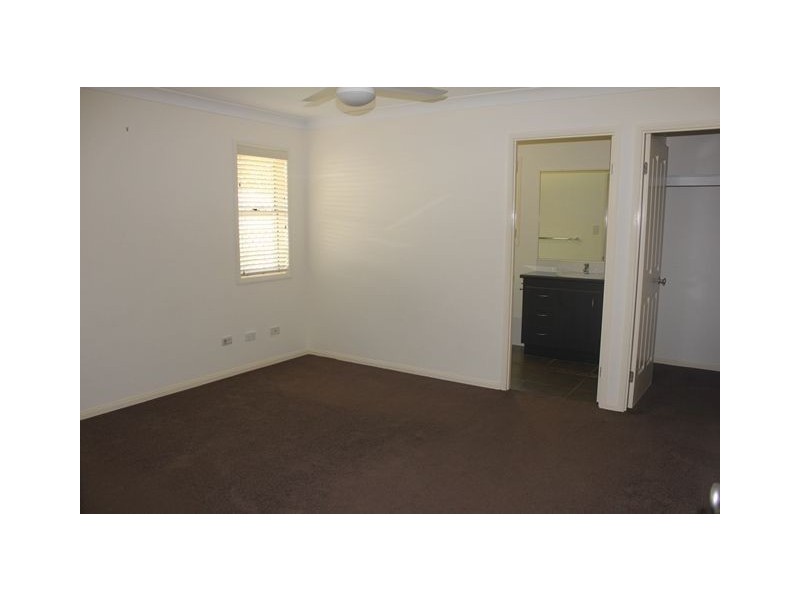 39 Spinnaker Circuit, Redland Bay QLD 4165