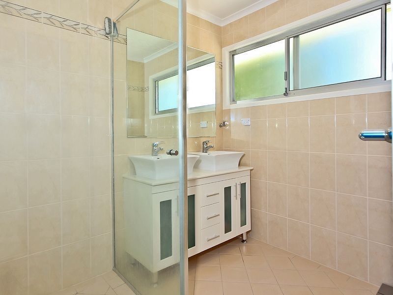 109-111 Broadwater Terrace, Redland Bay QLD 4165