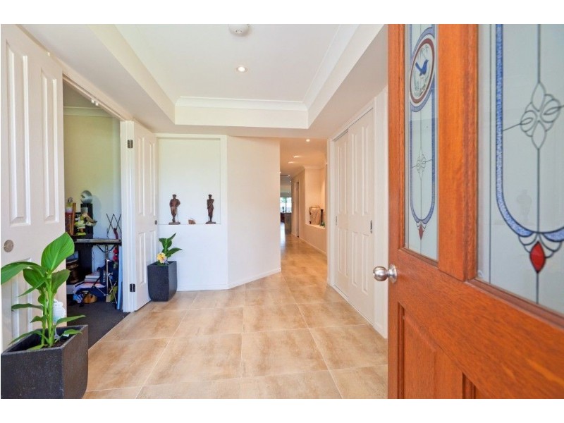 10 Ebony Cres, Redland Bay QLD 4165