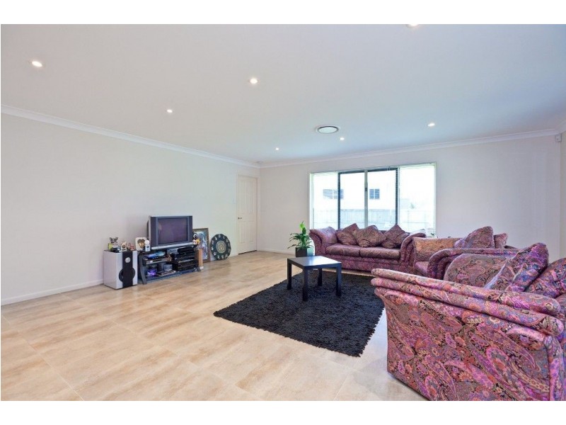 10 Ebony Cres, Redland Bay QLD 4165