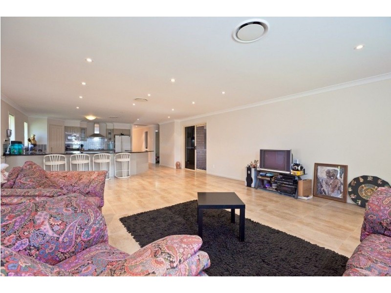 10 Ebony Cres, Redland Bay QLD 4165