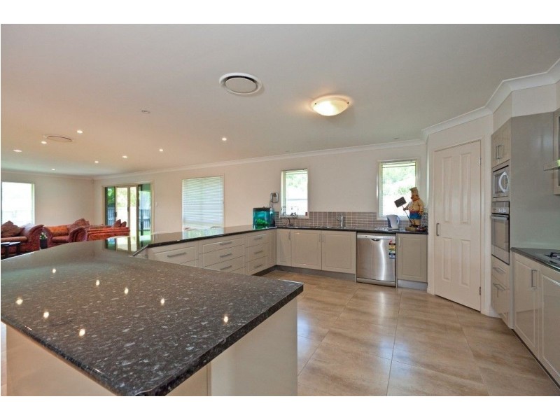 10 Ebony Cres, Redland Bay QLD 4165