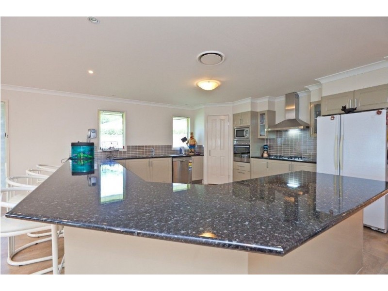 10 Ebony Cres, Redland Bay QLD 4165