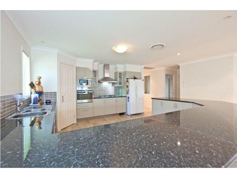 10 Ebony Cres, Redland Bay QLD 4165