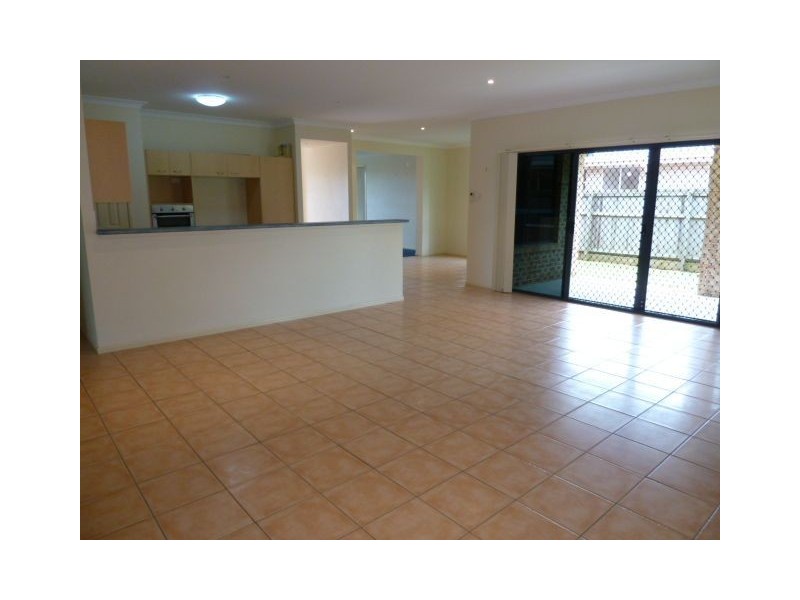 15 Seaholly Cres, Victoria Point QLD 4165