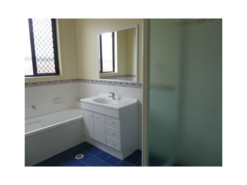 15 Seaholly Cres, Victoria Point QLD 4165