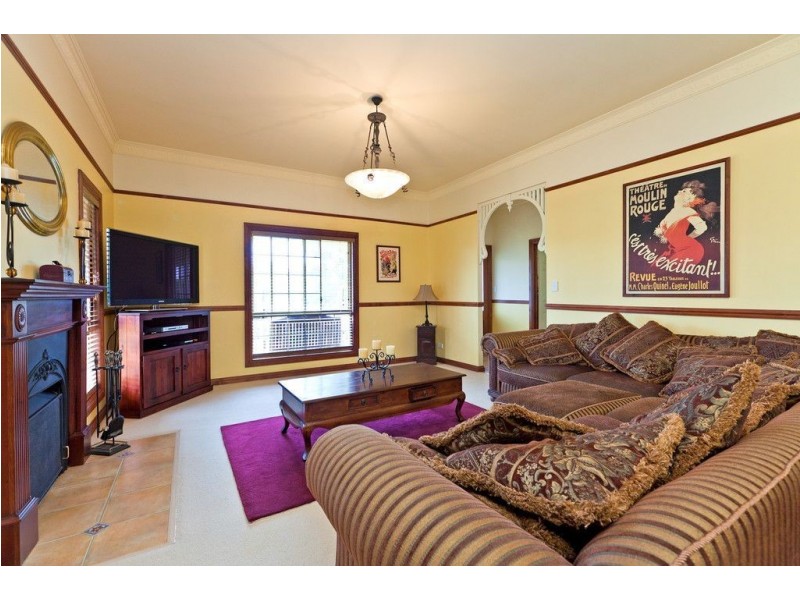 8 Malcomia Street, Redland Bay QLD 4165