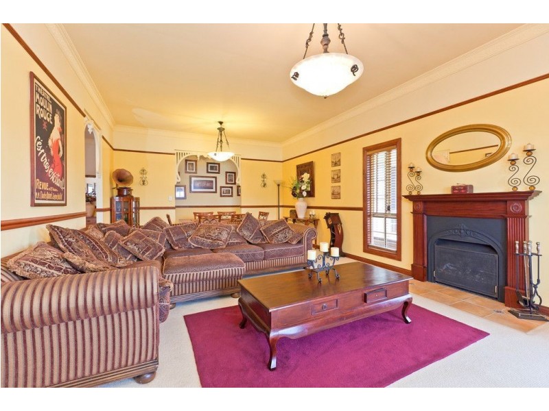 8 Malcomia Street, Redland Bay QLD 4165