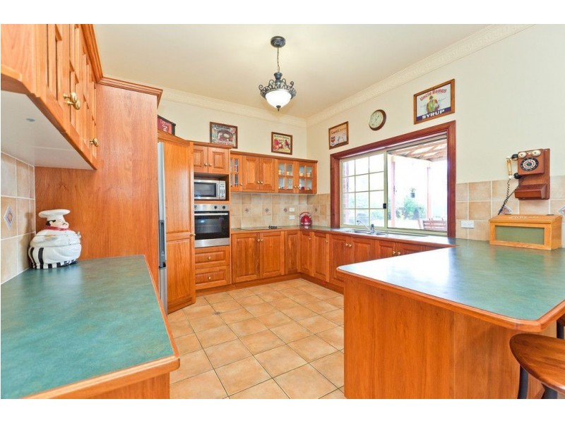 8 Malcomia Street, Redland Bay QLD 4165