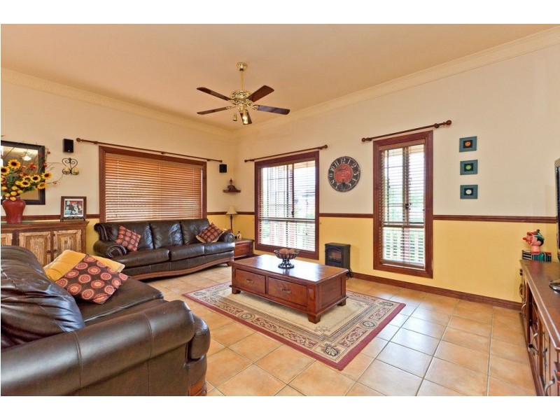 8 Malcomia Street, Redland Bay QLD 4165