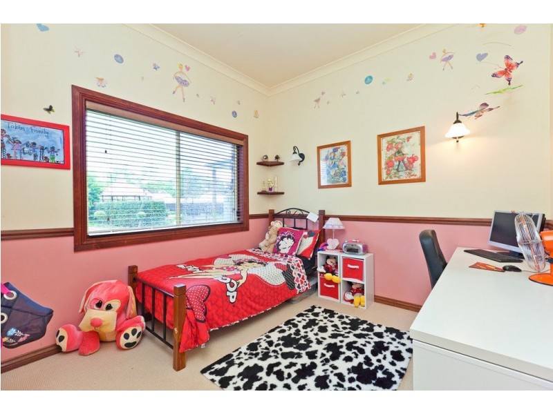 8 Malcomia Street, Redland Bay QLD 4165