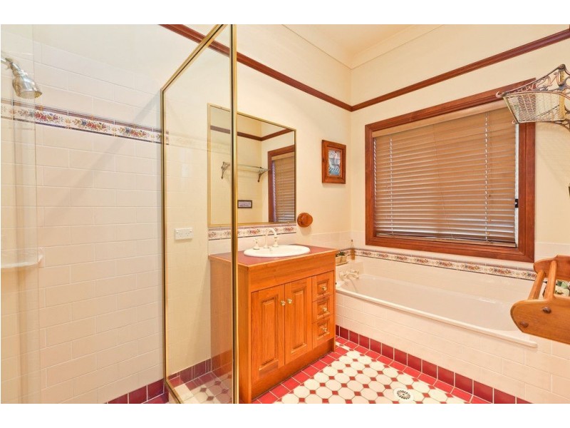 8 Malcomia Street, Redland Bay QLD 4165