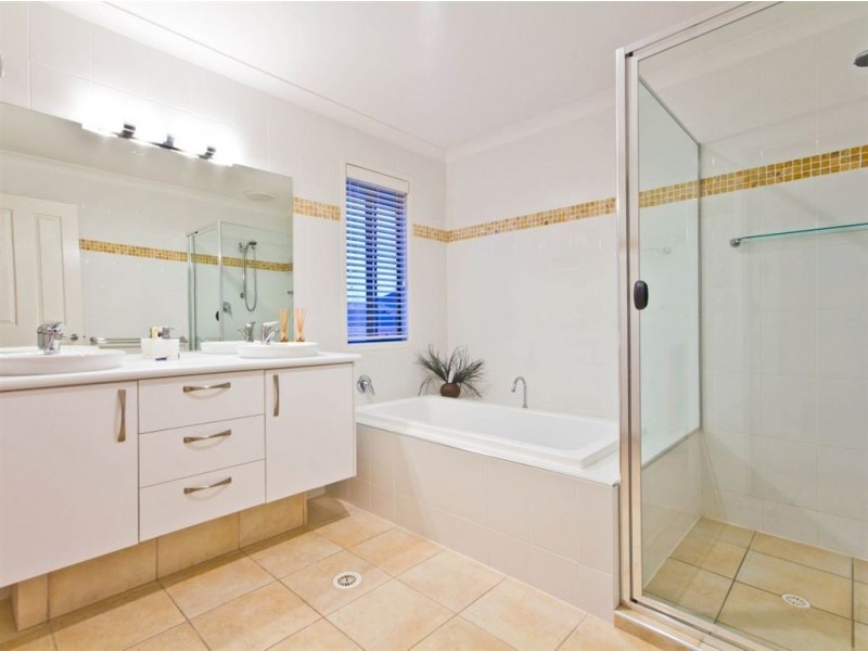 12 Ebony Cres, Redland Bay QLD 4165