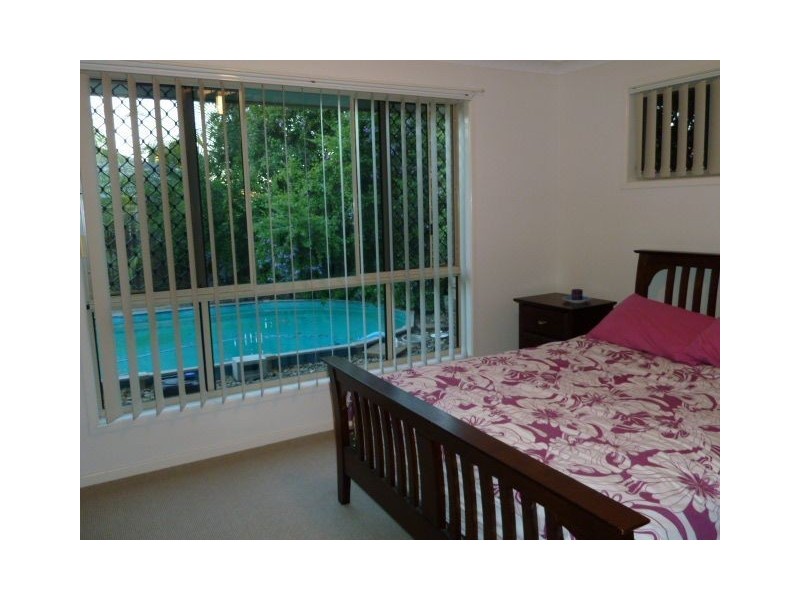 4 Portland Pde, Redland Bay QLD 4165