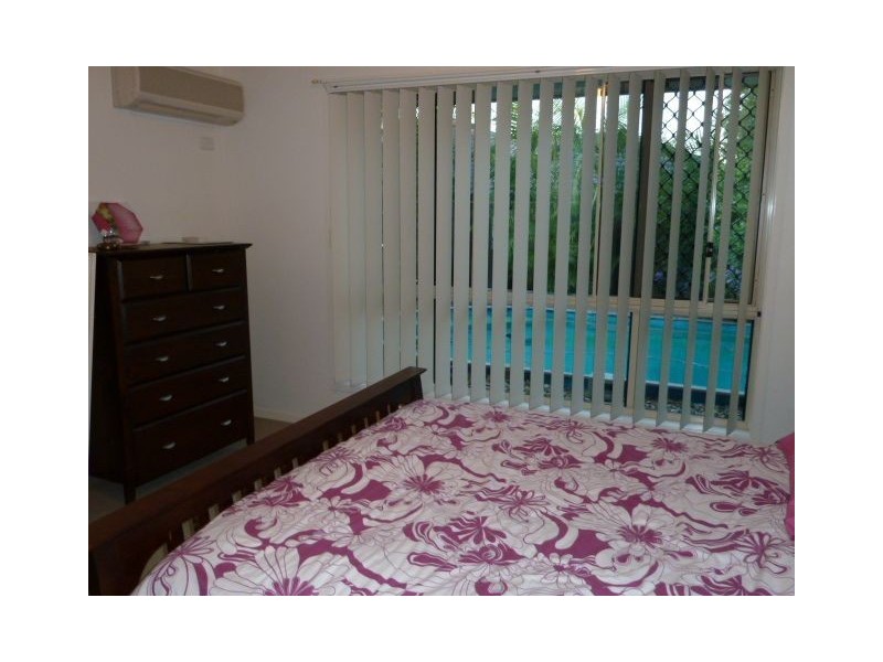 4 Portland Pde, Redland Bay QLD 4165