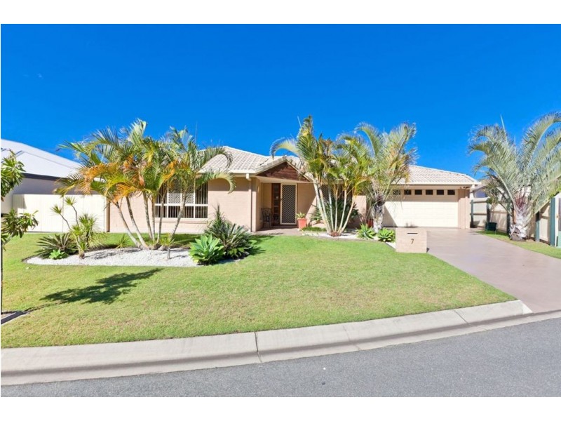 7 McConechy Drive, Victoria Point QLD 4165
