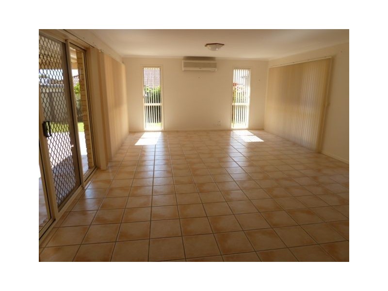 12 Torquay Rd, Redland Bay QLD 4165