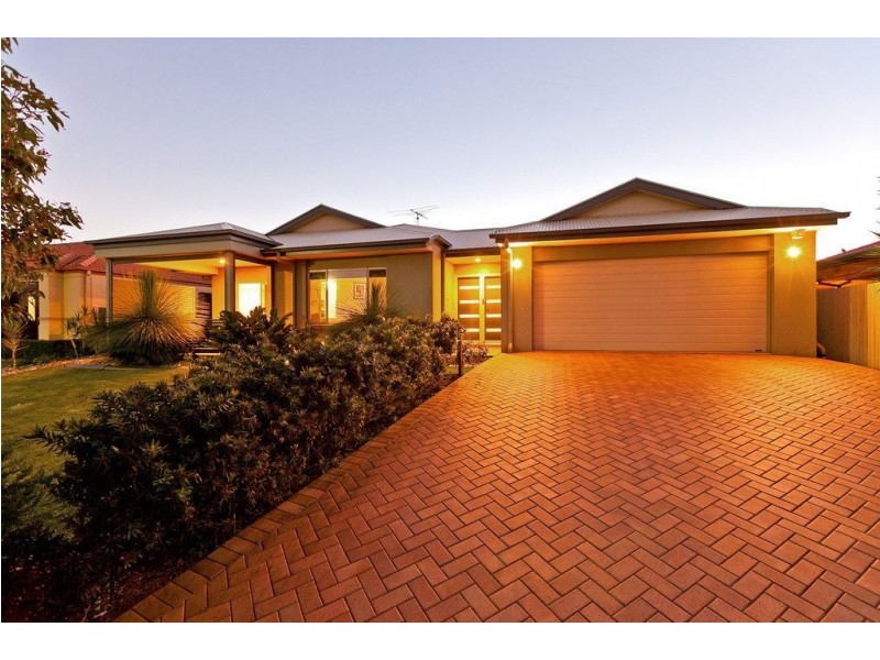26 Lowe Circuit, Redland Bay QLD 4165
