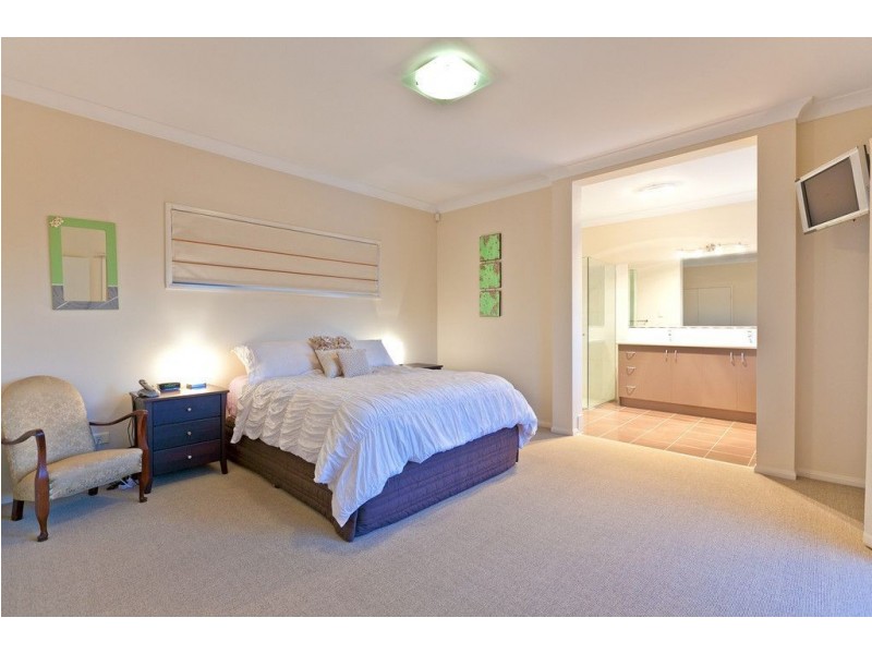 26 Lowe Circuit, Redland Bay QLD 4165