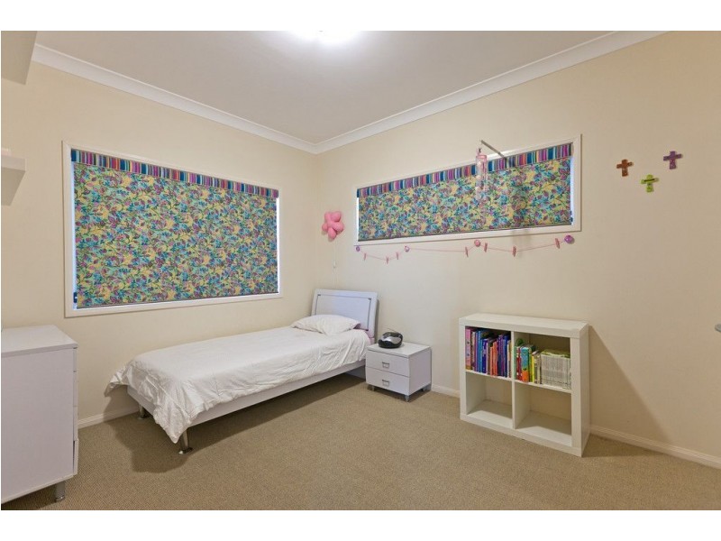 26 Lowe Circuit, Redland Bay QLD 4165
