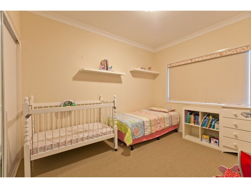 26 Lowe Circuit, Redland Bay QLD 4165