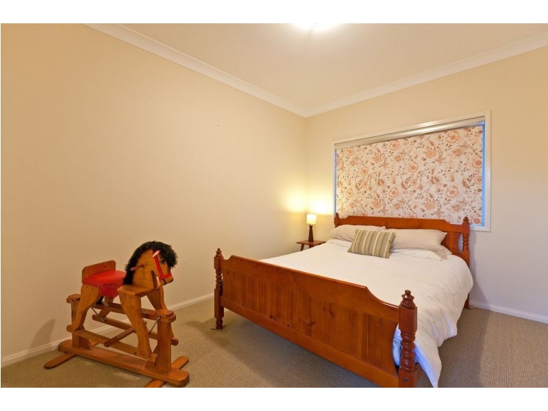 26 Lowe Circuit, Redland Bay QLD 4165