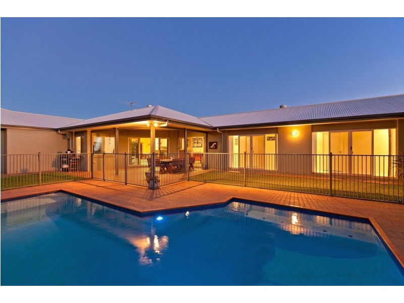 26 Lowe Circuit, Redland Bay QLD 4165