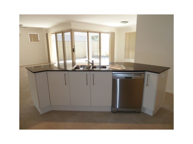 50 Whipbird Cct, Victoria Point QLD 4165