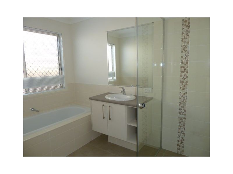 50 Whipbird Cct, Victoria Point QLD 4165