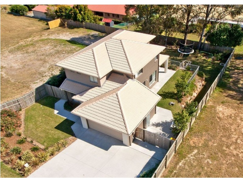 25 Magnetic Place, Redland Bay QLD 4165