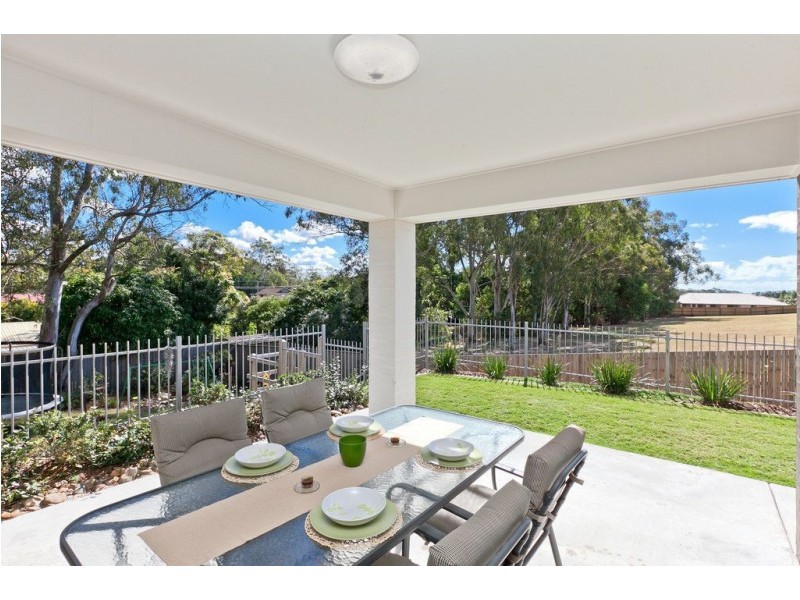 25 Magnetic Place, Redland Bay QLD 4165